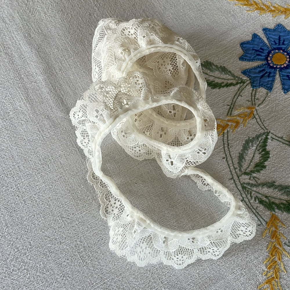 1 yard ruffled lace trim, 1" wide